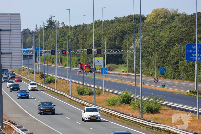 Forse bermbrand langs snelweg onder controle