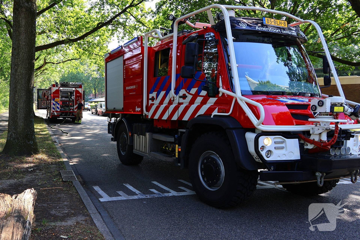 Vlammen in bosschage leiden tot brandweeractie