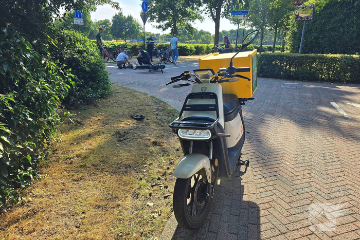 Aanrijding tussen fatbike en bezorgscooter