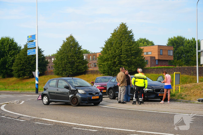Schade na aanrijding op rotonde