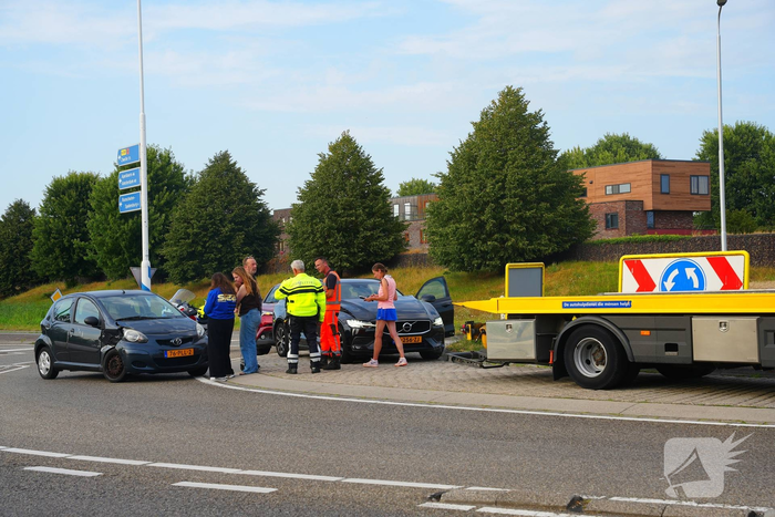 Schade na aanrijding op rotonde