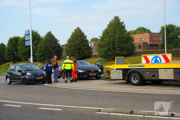 Schade na aanrijding op rotonde