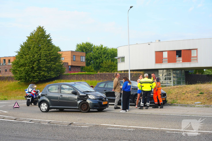 Schade na aanrijding op rotonde