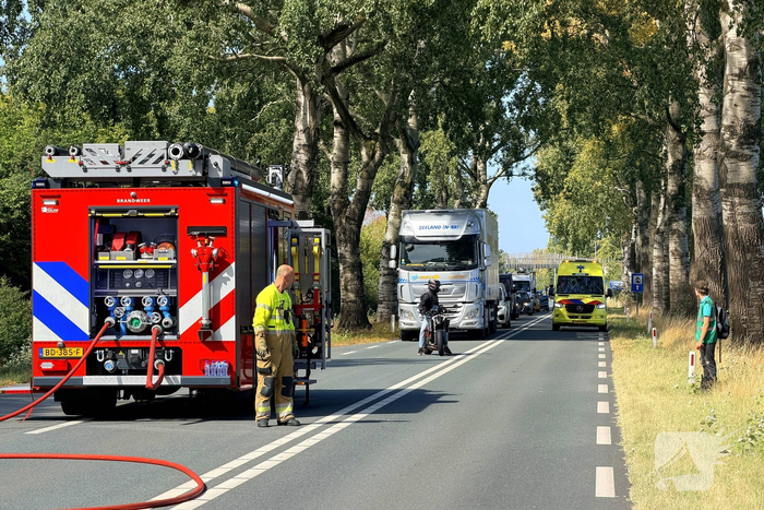 Brand in rijdende auto tijdens late ochtend