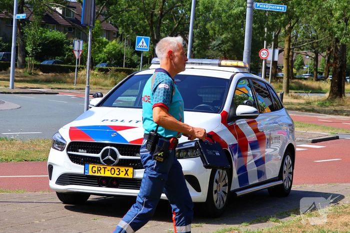 Auto en fietser botsen tijdens verkeersincident