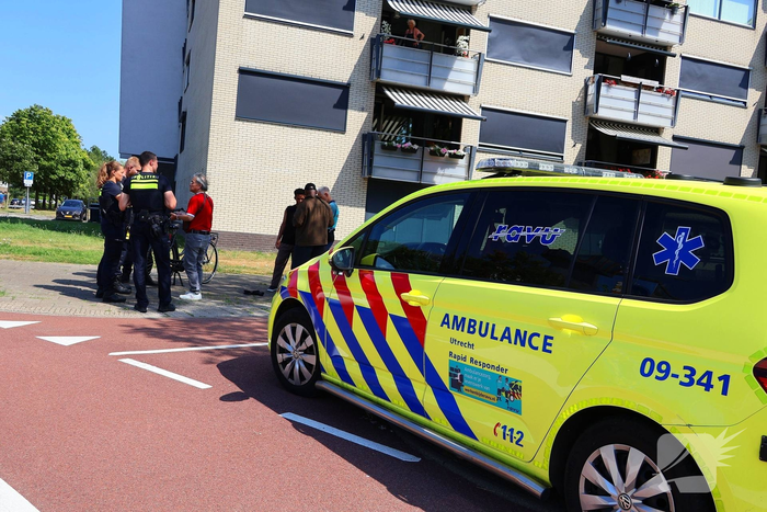 Auto en fietser botsen tijdens verkeersincident