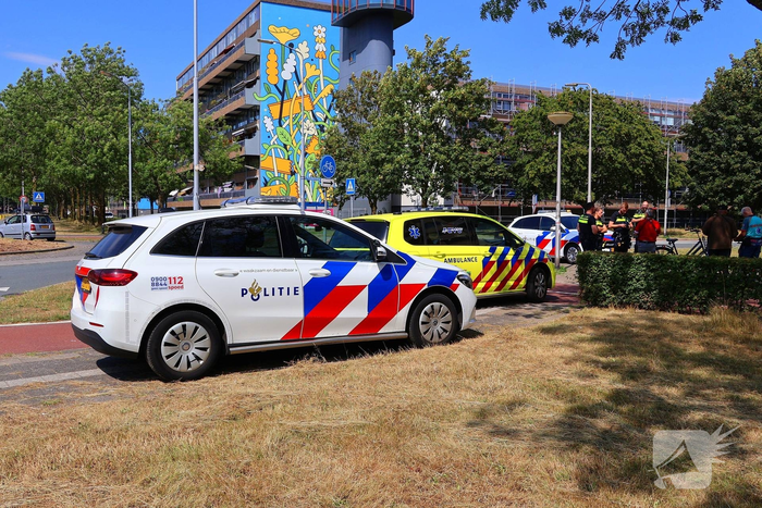 Auto en fietser botsen tijdens verkeersincident