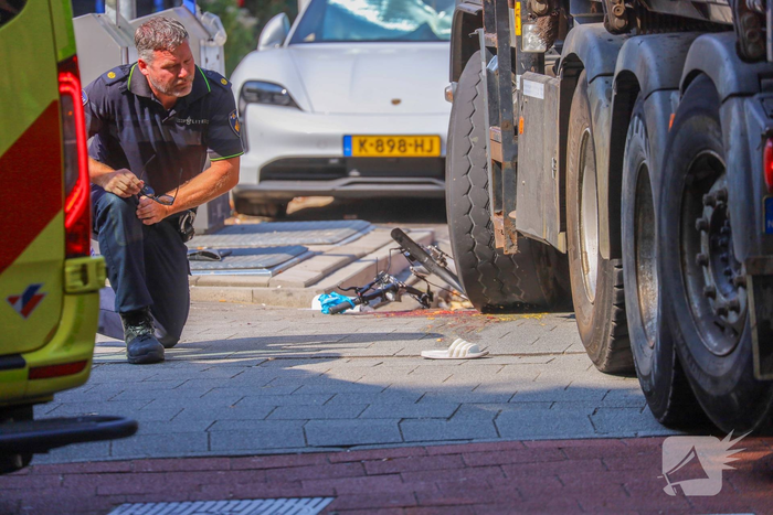 Fietser zwaargewond bij aanrijding met vrachtwagen
