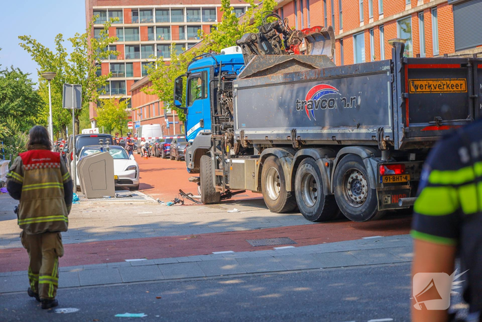Fietser zwaargewond bij aanrijding met vrachtwagen