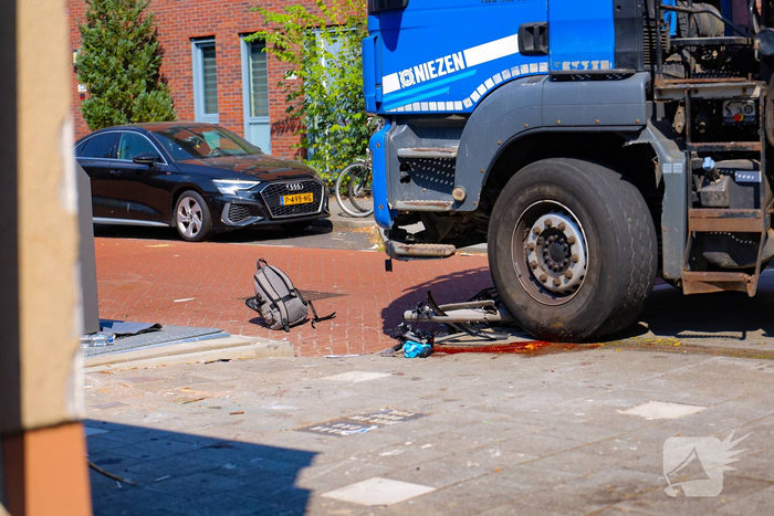 Fietser zwaargewond bij aanrijding met vrachtwagen