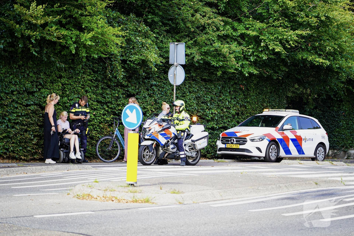 Persoon in elektrische rolstoel gecontroleerd na aanrijding