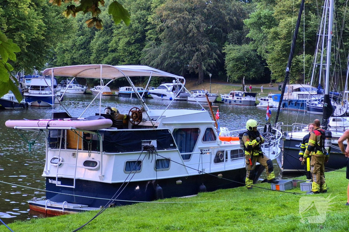 Brand op vaartuig vergt snelle brandweeractie
