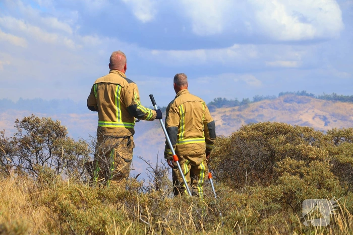 Brand in duinen zorgt voor grote rookontwikkeling