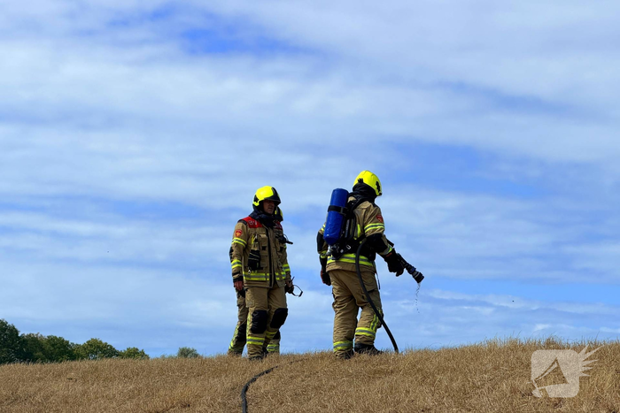 Grasbrand op dijk snel geblust