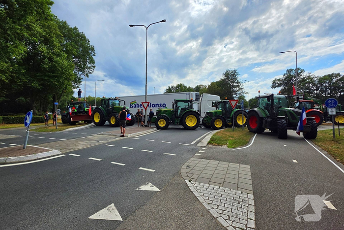 Boerenprotest zorgt voor afgesloten rotonde