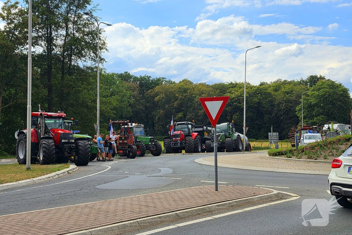 Boerenprotest zorgt voor afgesloten rotonde