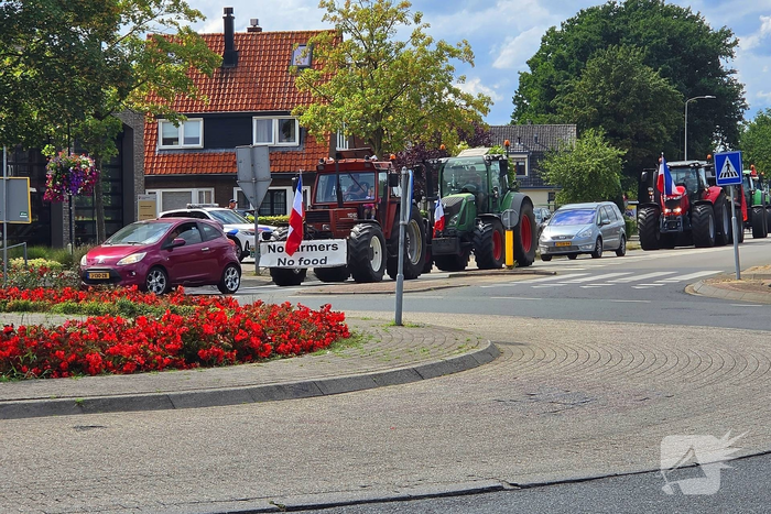 Boerenprotest zorgt voor afgesloten rotonde