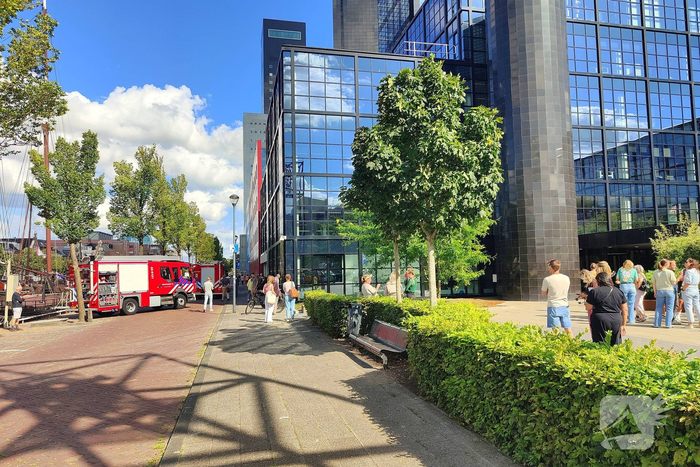 Pand ontruimd na melding van brand in parkeergarage