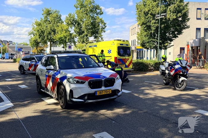 Man met verward gedrag springt voor bedrijfsbus en zorgt voor opschudding