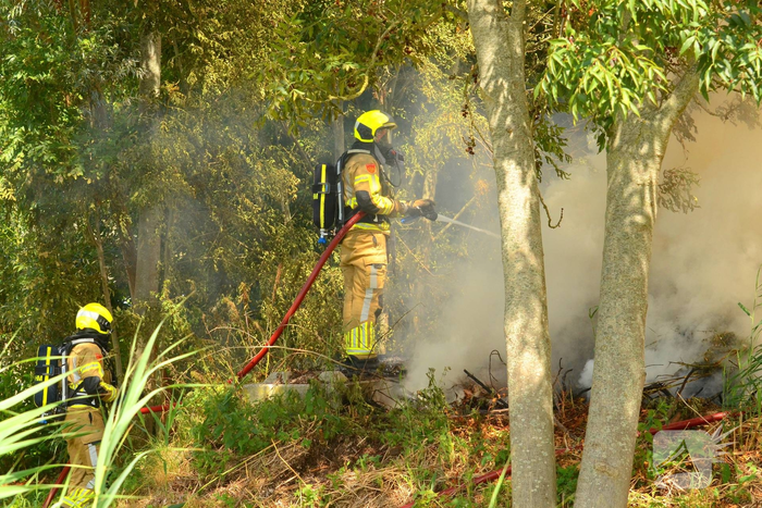 Flinke bermbrand veroorzaakt rookontwikkeling