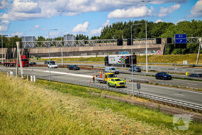 Grote verkeershinder doordat twee vrachtwagens botsen tunnel
