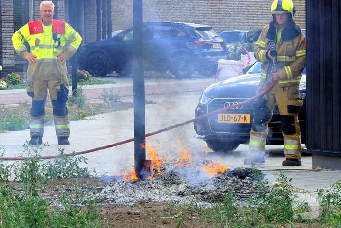 Brand in afval snel onder controle