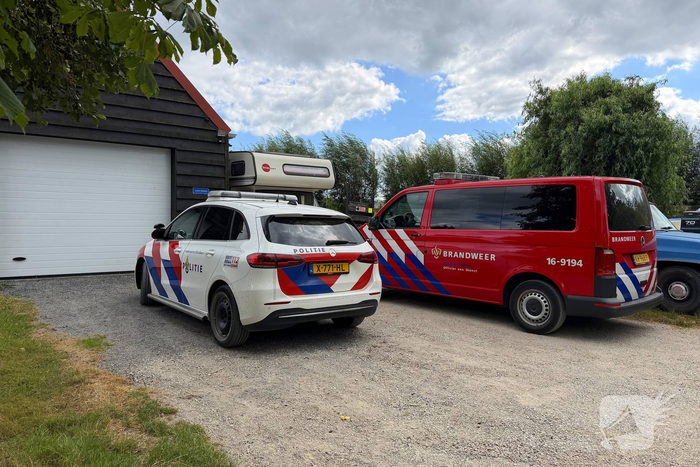 Persoon te water gered door omstanders