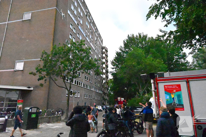 Bewoners uit voorzorg naar buiten bij middelbrand in flatwoning