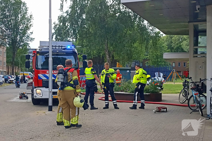 Bewoners uit voorzorg naar buiten bij middelbrand in flatwoning