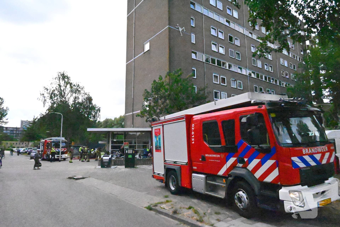Bewoners uit voorzorg naar buiten bij middelbrand in flatwoning