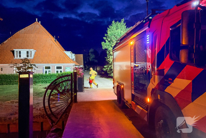 Rookontwikkeling door brand in achtertuin