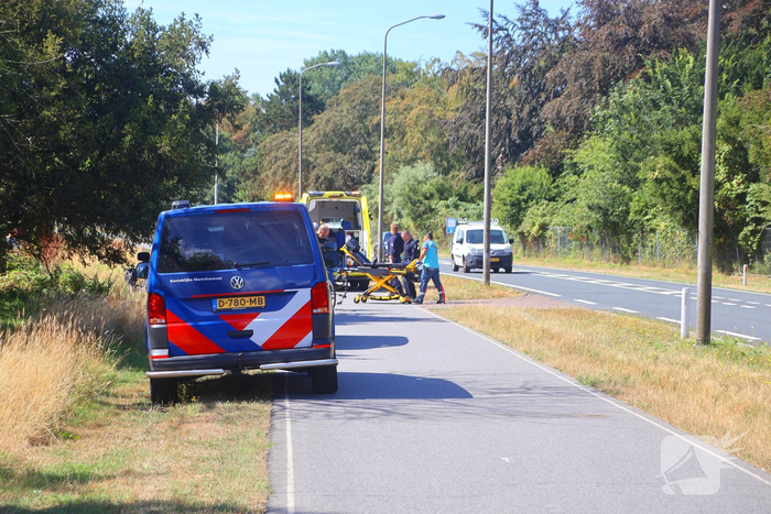 Afslaande fietser gewond bij botsing met scooterrijder