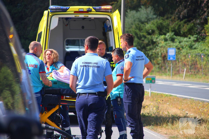 Afslaande fietser gewond bij botsing met scooterrijder