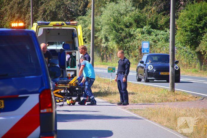 Afslaande fietser gewond bij botsing met scooterrijder