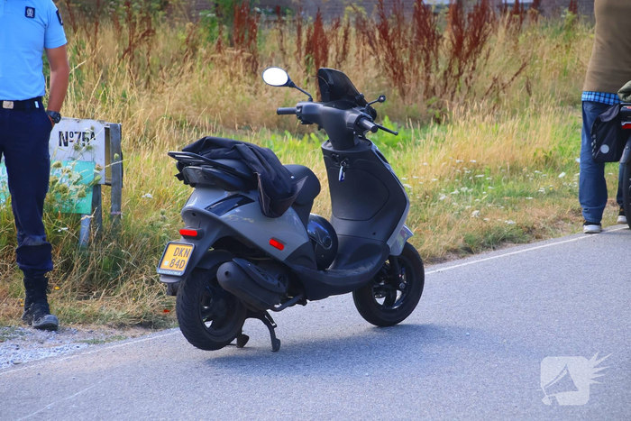 Afslaande fietser gewond bij botsing met scooterrijder