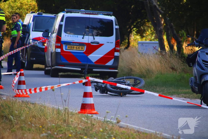 Afslaande fietser gewond bij botsing met scooterrijder