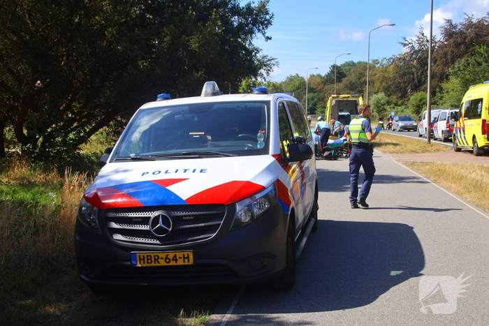 Afslaande fietser gewond bij botsing met scooterrijder