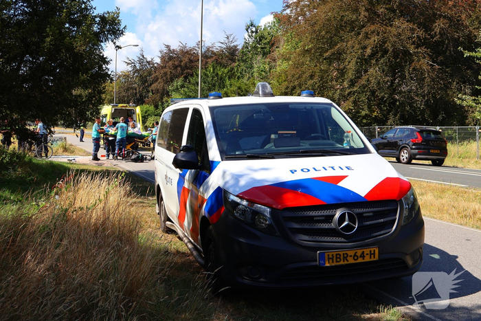 Afslaande fietser gewond bij botsing met scooterrijder