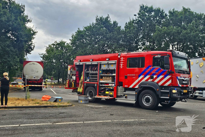 Brandweer in actie voor lekkende brandstofoplegger
