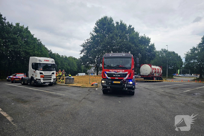 Brandweer in actie voor lekkende brandstofoplegger