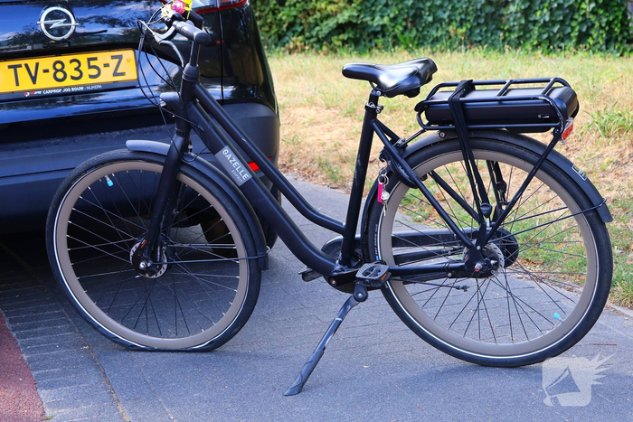 Automobilist rijdt door na aanrijding met fietster