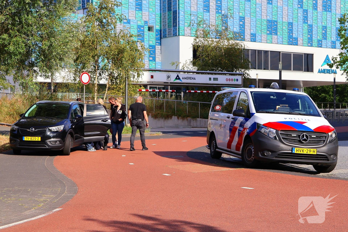 Automobilist rijdt door na aanrijding met fietster