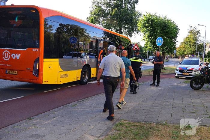 Fietser geraakt door lijnbus