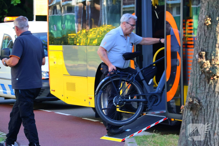 Fietser geraakt door lijnbus