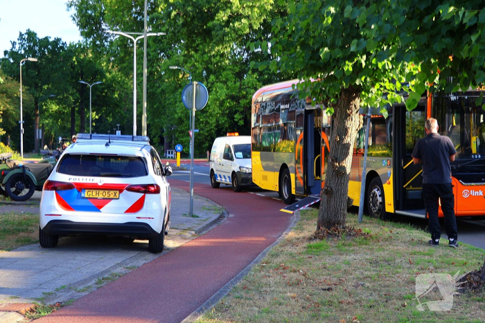 Fietser geraakt door lijnbus