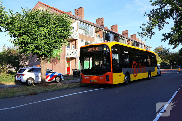 Fietser geraakt door lijnbus