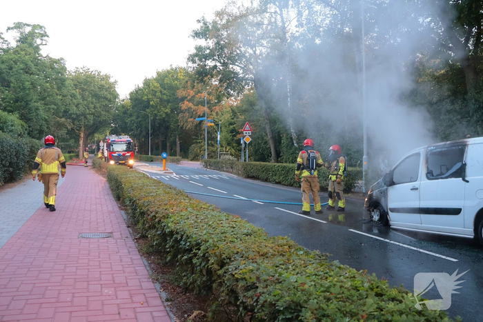 Glazenwassersbusje gaat in vlammen op