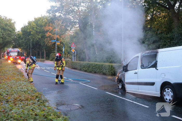 Glazenwassersbusje gaat in vlammen op