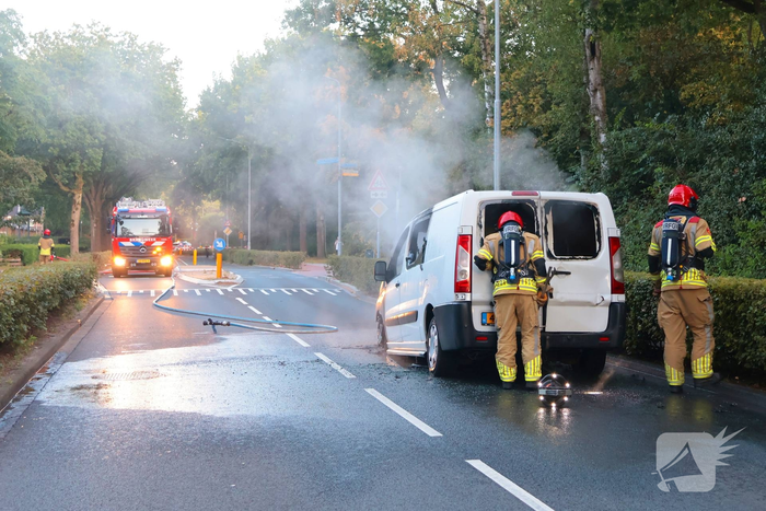 Glazenwassersbusje gaat in vlammen op
