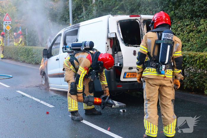 Glazenwassersbusje gaat in vlammen op